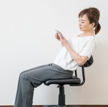 携帯肩（左肩から腕にかけての痛み）のイメージ画像