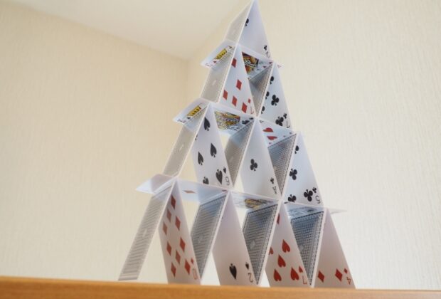 頸椎6番の歪みが原因です。のイメージ画像